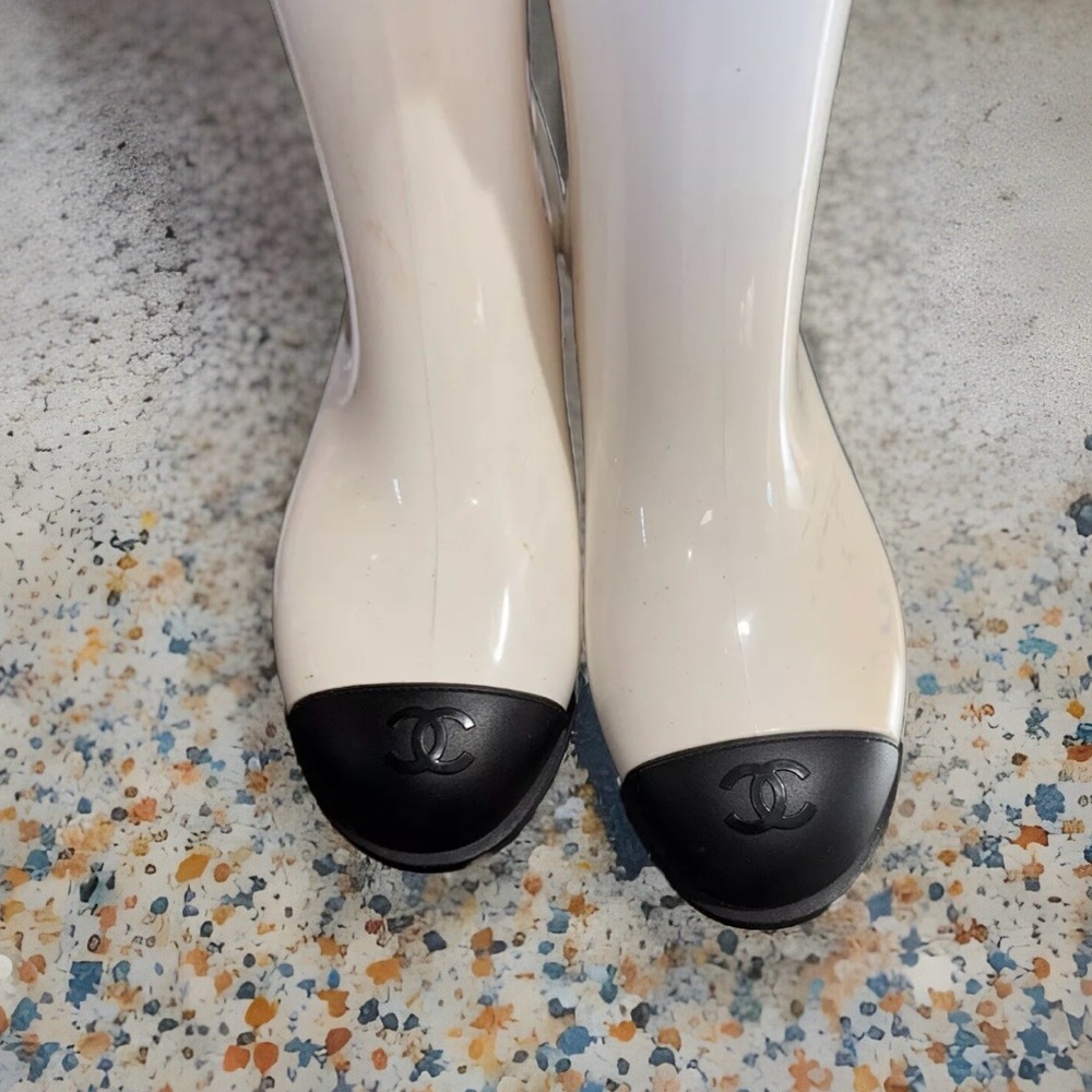 Chanel CREAM Rubber CC Logo Low Top Short Rain Boots 36
